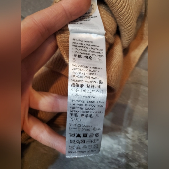 Levi's Norma Sweater Bralette. Knit. Wool bland. V neck. Tan. Size S. - Picture 7 of 9